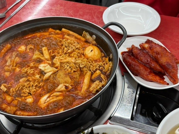 Jeukseok tteokbokki and seasoned fried dumplings at Apple House in Seoul