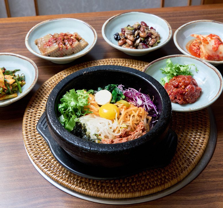 Gopdol bibimbap in a hot stone bowl at Jeonju Hoegwan in Seoul