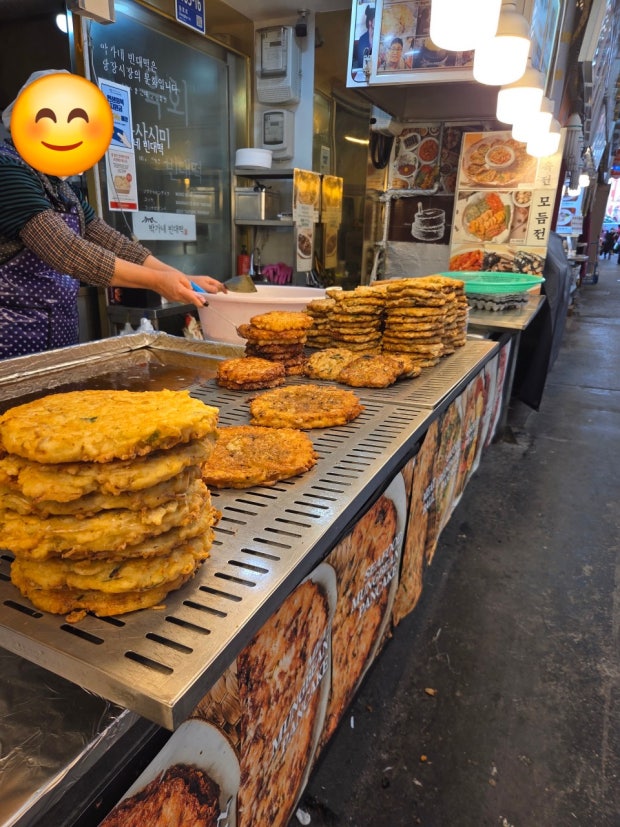 Bindaetteok mung bean pancakes cooking at Gwangjang Market