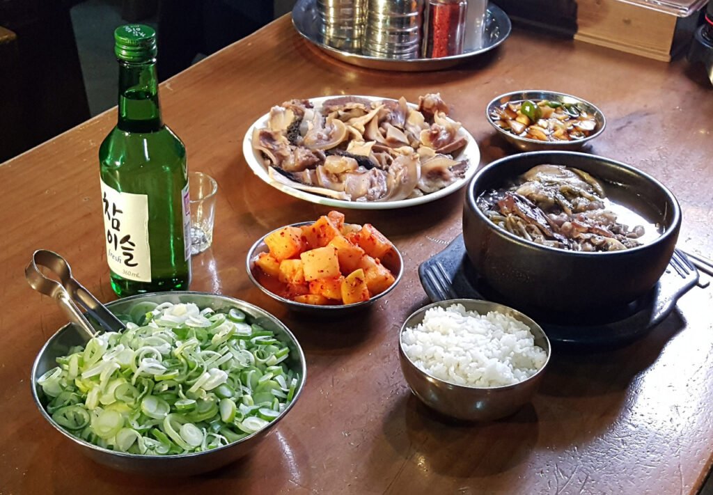 Traditional haejangguk at Cheongjinok in Jongno Seoul