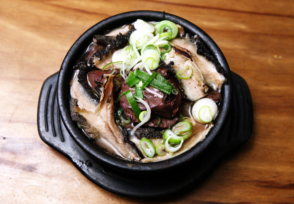 Traditional haejangguk at Cheongjinok in Jongno Seoul