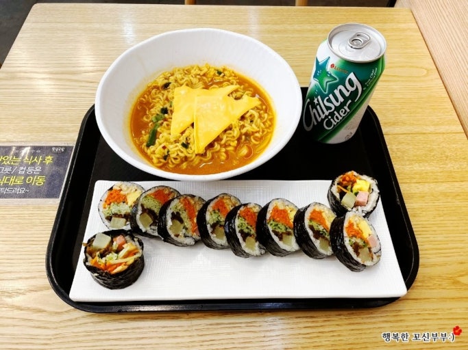 Gimbap and tteokbokki as easy solo foods in Seoul