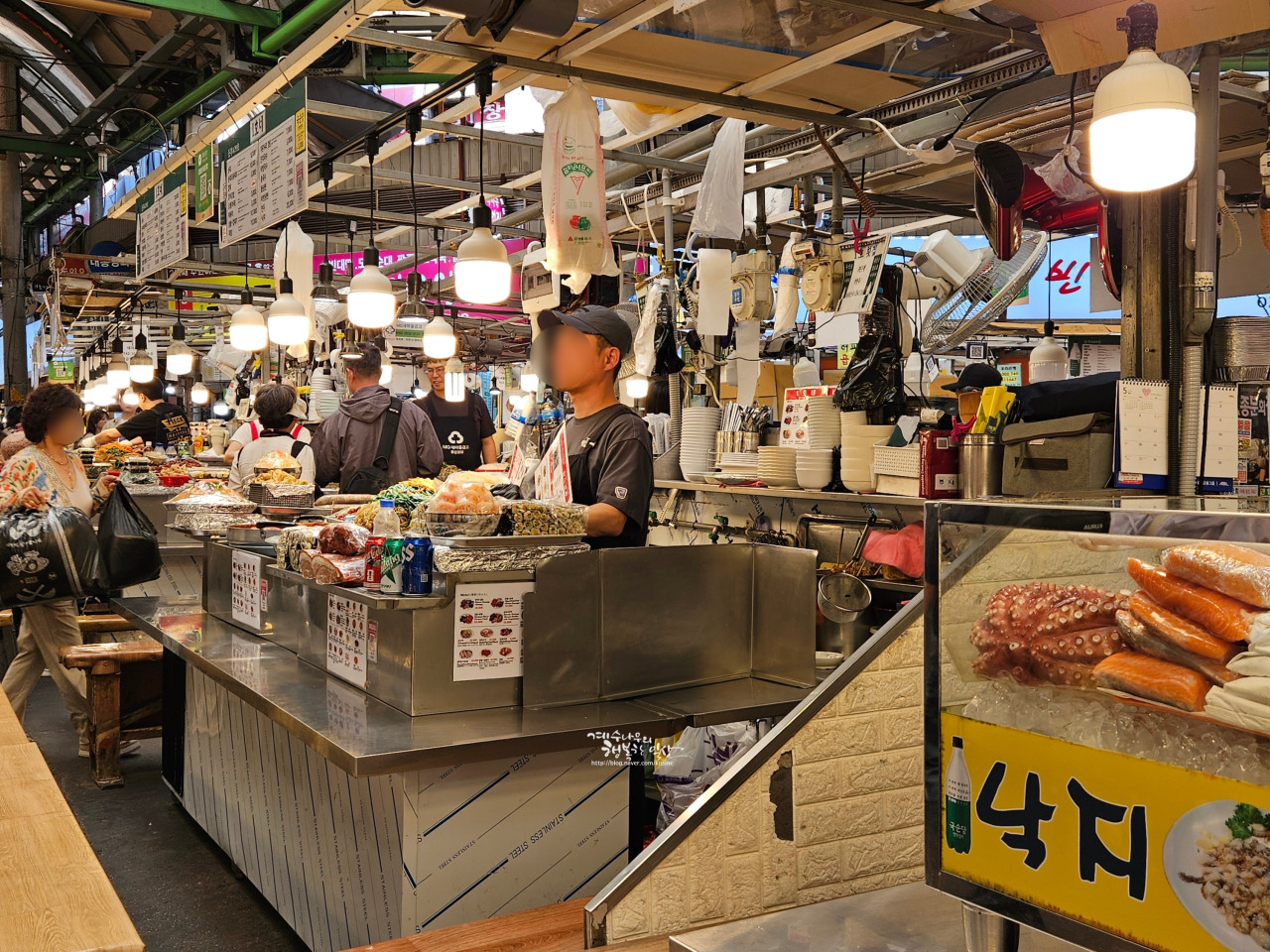 Best food to eat at Gwangjang Market in Seoul for first-time visitors