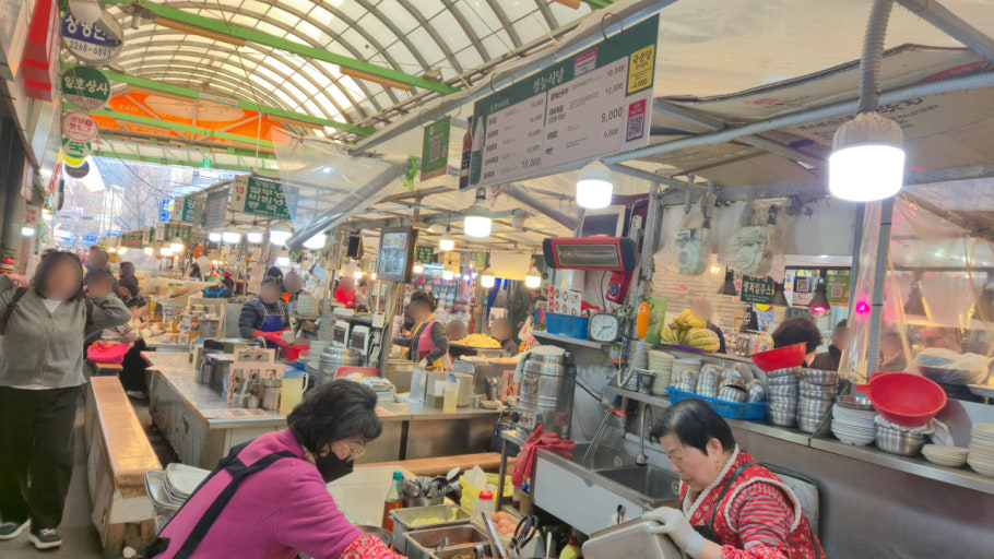 Gwangjang Market food stalls for solo dining in Seoul