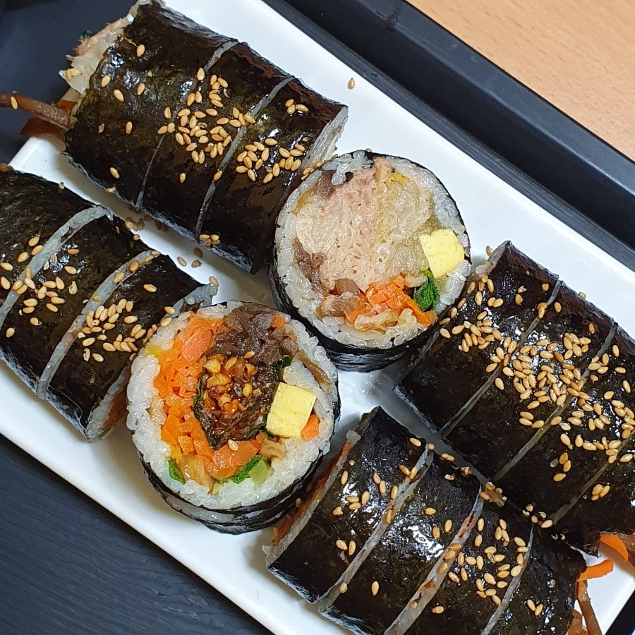 Aged kimchi and tuna gimbap at Hanipsoban in Seoul