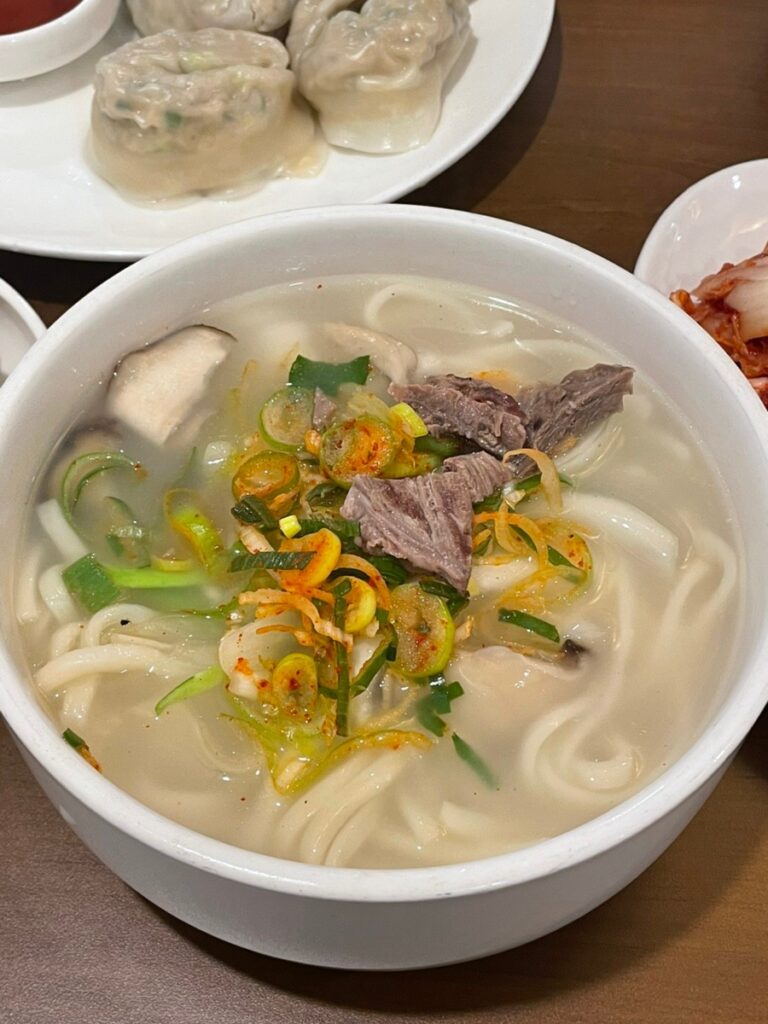 Beef-bone kalguksu and jumbo dumplings at Hwangsaengga in Seoul
