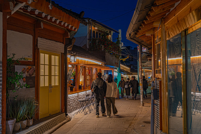 Busy weekend cafe street in Ikseondong