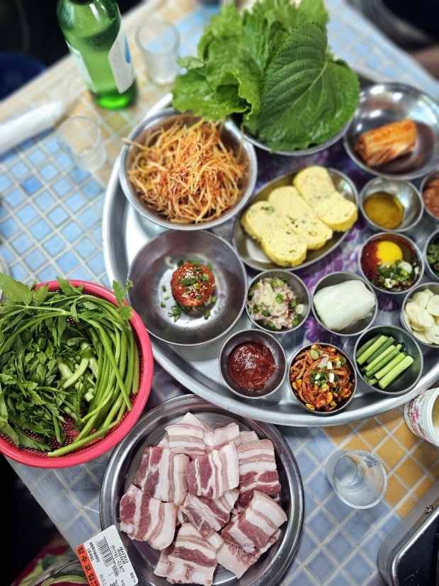 Korean BBQ lettuce wraps and side dishes