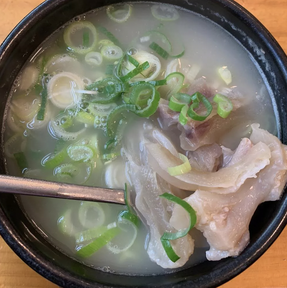 Seolleongtang breakfast at Mapo Yangji Seolleongtang in Seoul