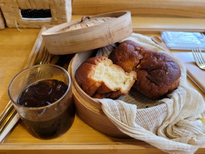 Bamboo garden and stone path at Cheongsudang Bakery in Ikseondong