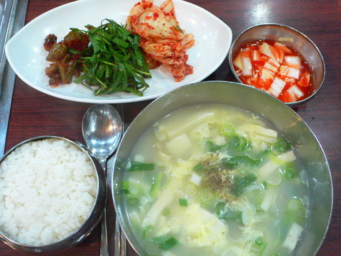 Dried pollack soup breakfast at Mugyo-dong Bugeo-guk in Seoul