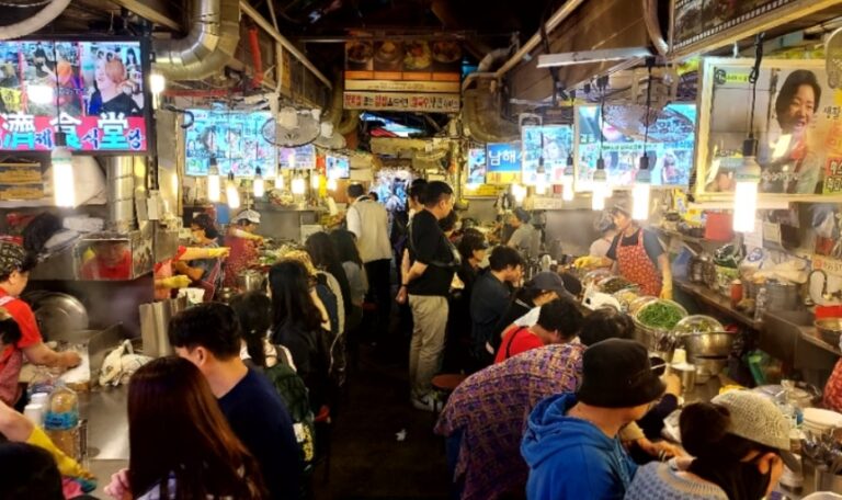 Namdaemun Market food guide for first-time visitors in Seoul