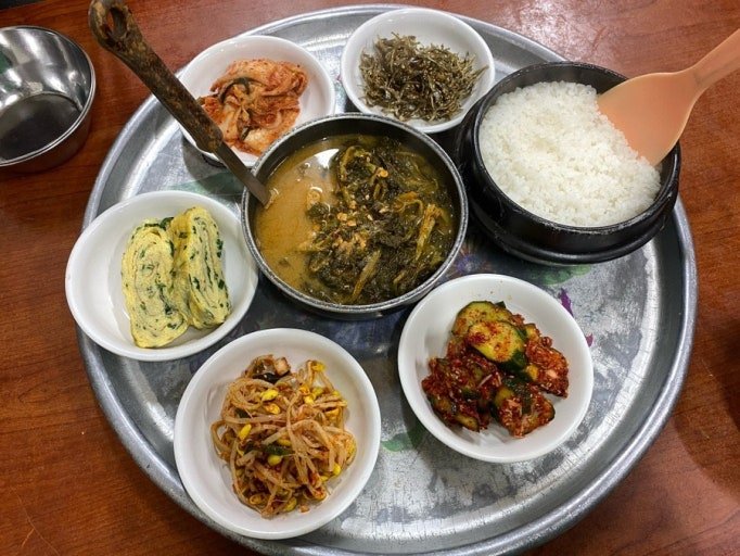 Korean baekban with rice soup and side dishes at Seungwoo-ne Sikdang