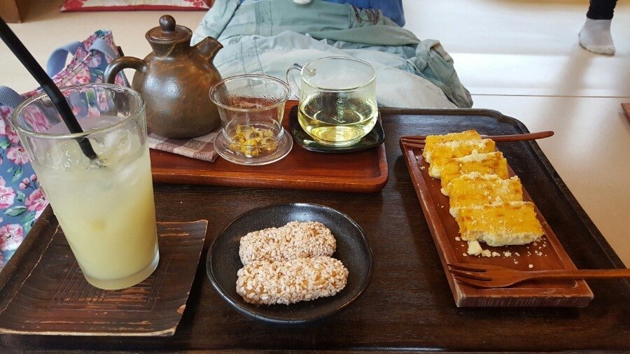 Traditional Korean tea served at Tteuran in Ikseondong