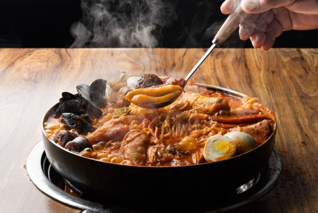 Different styles of tteokbokki served in Seoul