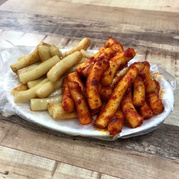 Gireum tteokbokki at Wonjo Halmeoni Tteokbokki in Tongin Market Seoul