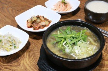 Namdo-style chueotang at Yonggeumok in Seochon